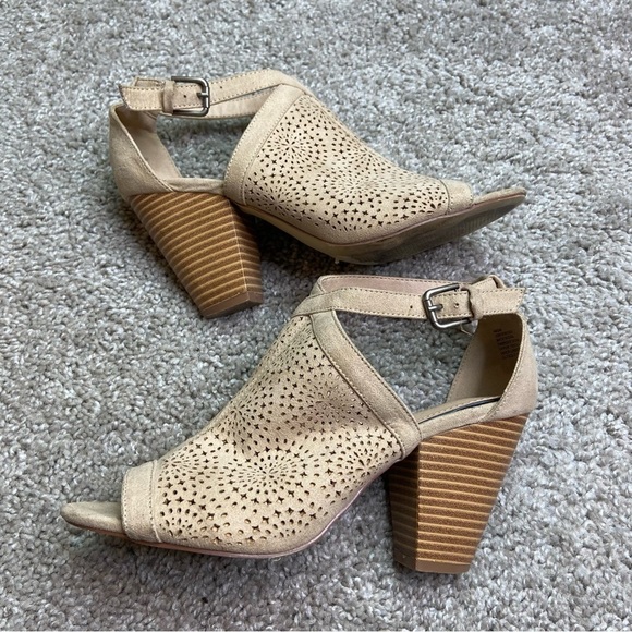 Tan block‎ heels size 8 - Picture 2 of 6